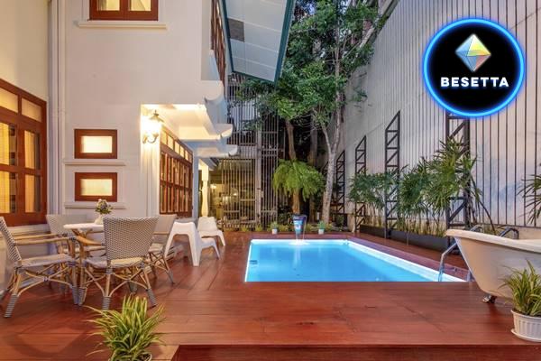 Rear luxury Private Pool Villa in the midddle of Sathorn (Soi Suanplu 6)